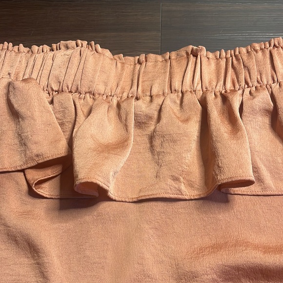 Express off the shoulder Ruffle Blouse - Picture 2 of 5